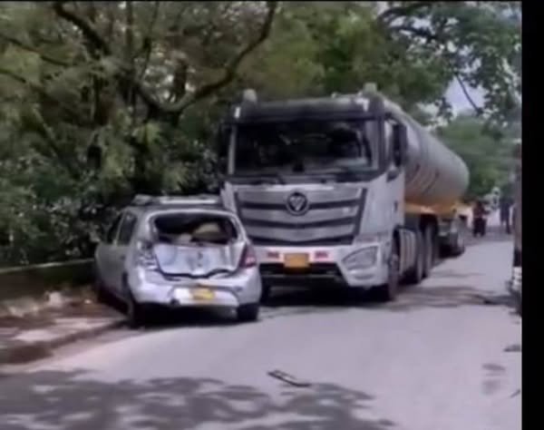 #villavicencio Accidente en la vía Porfía Montecarlo. Mal estado de la vía