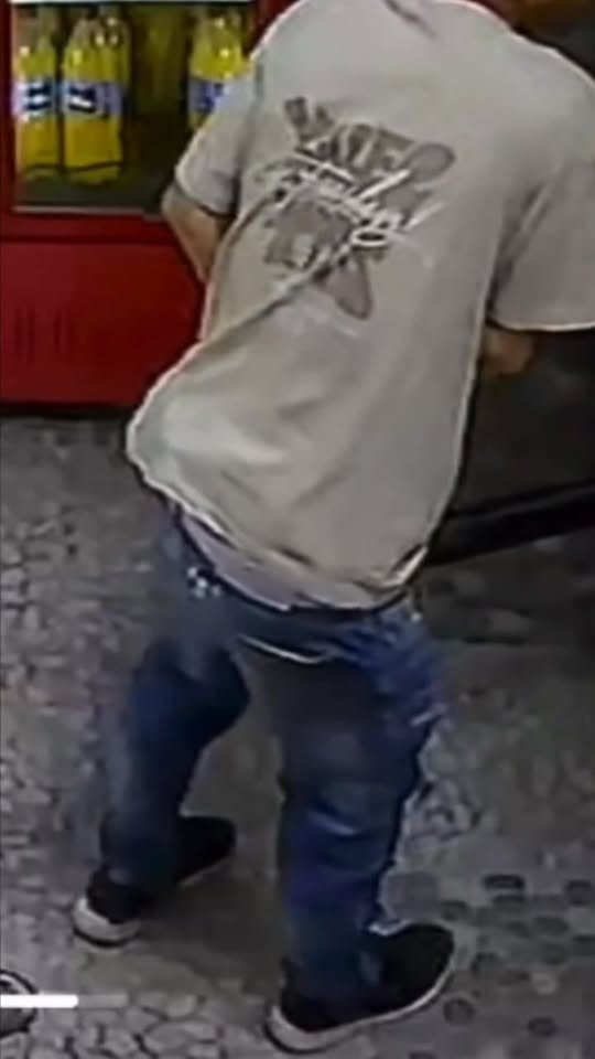 #Acacías #Ladronzuelo En cámara quedó este ladrón de licores en un supermercado