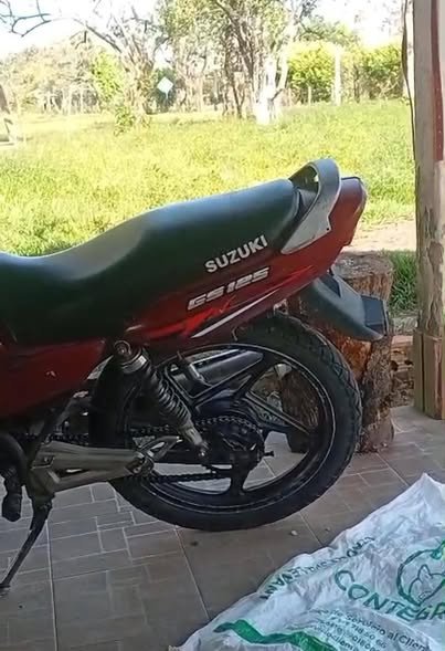 #Acacías #SinPlaca Está motocicleta sin placa la dejaron botada en una vivienda