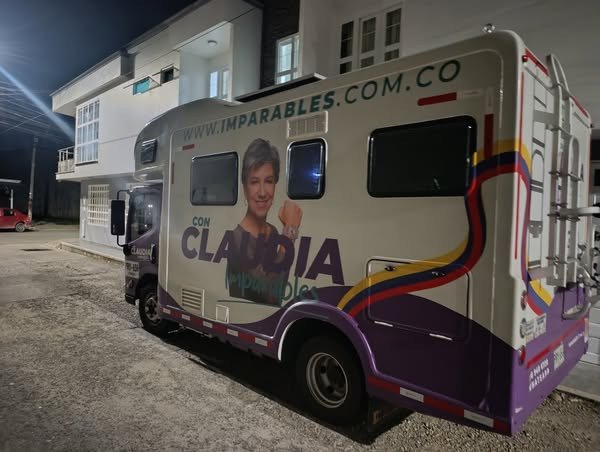 #Acacías #Precandidata Este bus está parqueado a esta hora en algún lugar