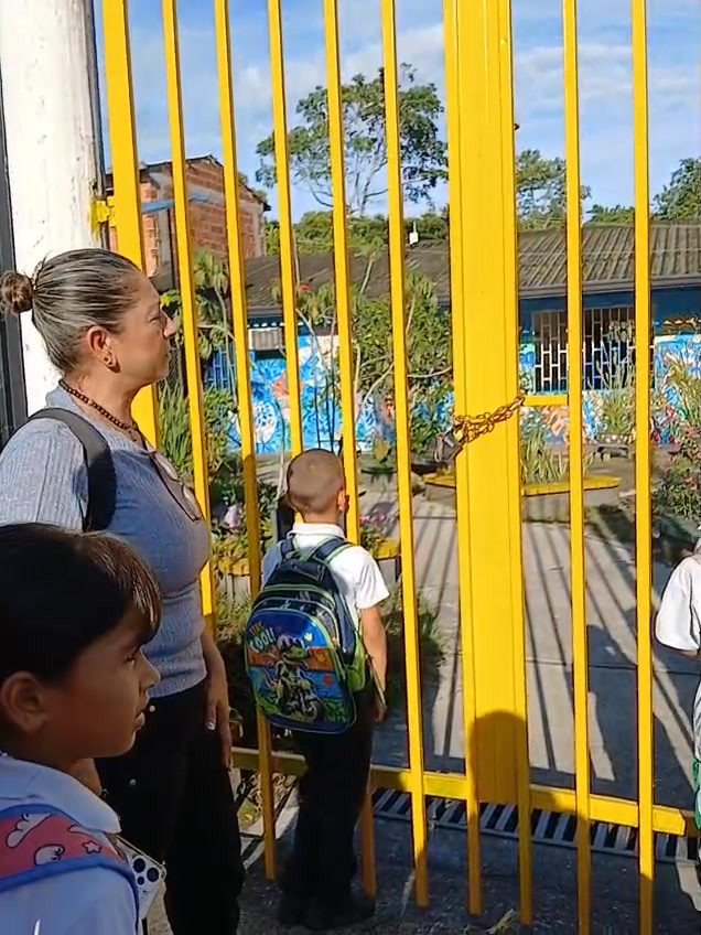 #fuertesolores *¡Urgente! Problema de salubridad en la escuela de la vereda Humadea,