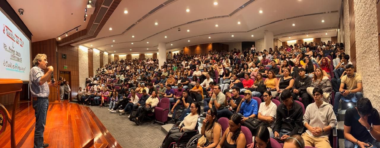 #Villavicencio #Precandidato A esta hora de lunes el precandidato presidencial Sergio Fajardo