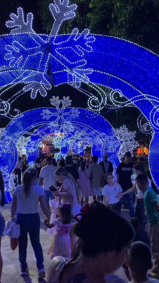 # Acacías Alumbrado Les mostramos algunos de los arreglos luminosos instalados en