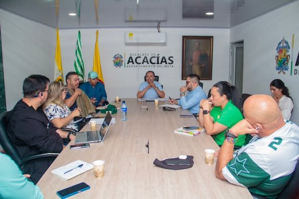 SEGUIMOS TRABAJANDO SIN DESCANSO POR ACACÍAS. Nos reunimos con los secretarios y